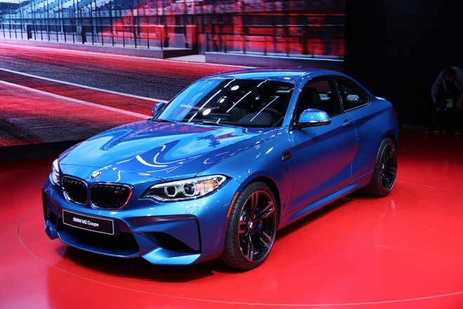 Mẫu  xe thể thao BMW M2 hai cửa, được xem là mẫu xe nhỏ nhất trong dòng xe M. Đây cũng chính là mẫu xe kế thừa tinh thần của 1 Series M Coupe và huyền thoại 2002 Turbo của hãng xe Đức, BMW.